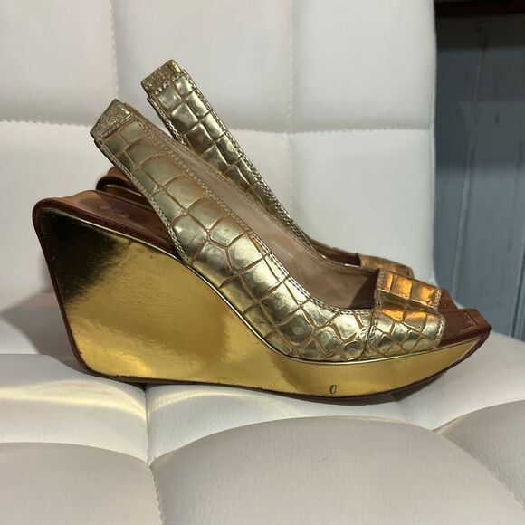 Modern Vintage | Gold Sling Back Wedges - Picture 2 of 5
